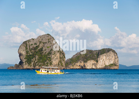 Excursion boat, limestone rock formations in the sea, Ko Hai or Koh Ngai island, Trang, Thailand, Asia Stock Photo