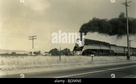 A steamliner train rolls along the tracks to San Francisco during the 1930s. locomotive. Southern Pacific Coast Daylight Stock Photo