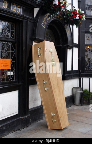 Coffin outside 'Ye Olde Man & Scythe' public house in Bolton, England  UK. Photo DON TONGE Stock Photo
