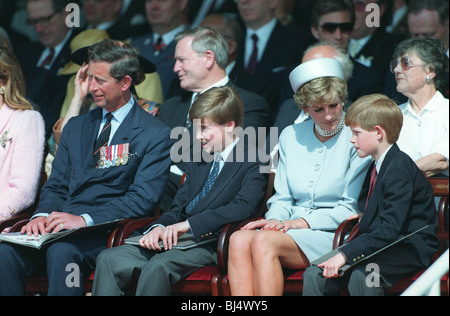 PRINCE CHARLES PRINCE WILLIAM PRINCESS DIANA PRINCE HARRY ATTEND VE DAY IN HYDE PARK 10 May 1995 Stock Photo