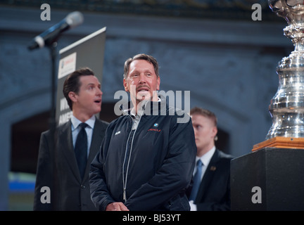 SAN FRANCISCO - FEB 20: SFO Mayor Gavin Newsom (L) with CEO Larry Ellison to celebrate the return of the America's Cup to the US Stock Photo