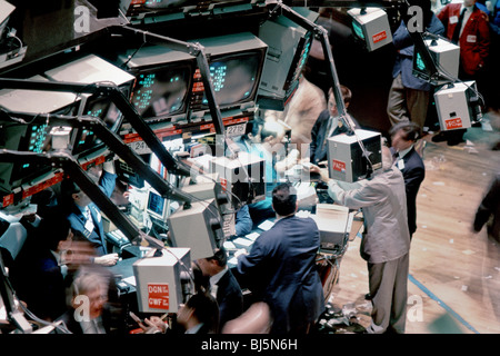 Aerial View, inside Medium Crowd of People, Businessmen Working, New York Stock Exchange, interior Overview Trading Floor, Stock Traders, 1980s business Stock Photo