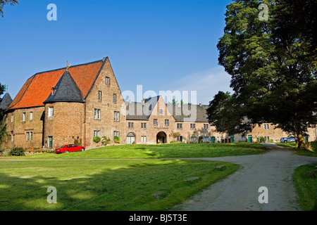 Schloss Huelchrath (Hülchrath) Castle and park, moated castle near Grevenbroich, Lower Rhine, North Rhine-Westphalia, Germany, E Stock Photo