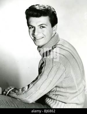 DION DiMUCCI - US pop singer - and girlfriend in 1965 Stock Photo - Alamy