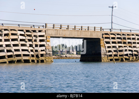 Unique open-cribwork construction of the Bailey Island Bridge allows for free tidal flow beneath Stock Photo