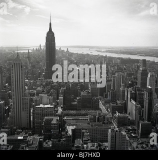 Aerial view of New York City looking South during the late 1950s. Black and white empire state building overview manhattan NYC Stock Photo