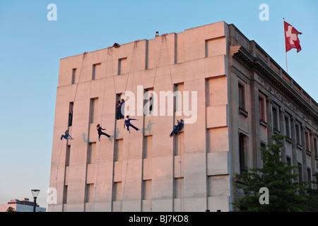 Artists of the Swiss group Compagnie Vertical Danse on the outside wall of the Swiss Embassy in Berlin, Germany, Europe Stock Photo