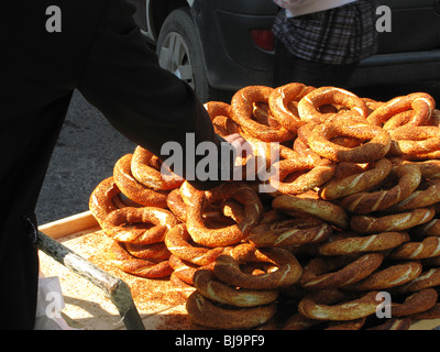 Fresh Simit for sale. A Sesame topped bread ring. Istanbul, Turkey Stock Photo