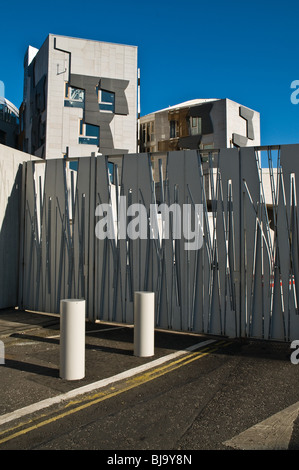 dh Scottish Parliament HOLYROOD EDINBURGH Scotland parliament building design decorated security gates modern protection architecture Stock Photo