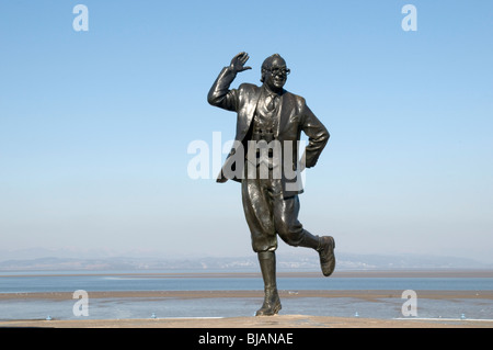eric morecombe statue on morecombe bay sea front Lancashire uk comedian comedy ernie wise double act bronze memorial Stock Photo
