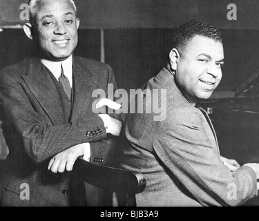 LAYTON AND JOHNSON - Layton Turner (right) US songwriter and pianist with Clarence 'Tandy' Johnstone in their cabaret act 1933 Stock Photo