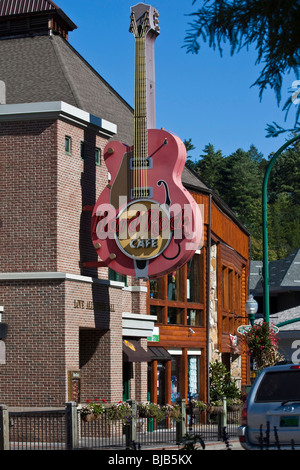 American city Gatlinburg Tennessee in USA exterior of the Hard Rock Cafe restaurant North America US daily life everyday United States hi-res Stock Photo