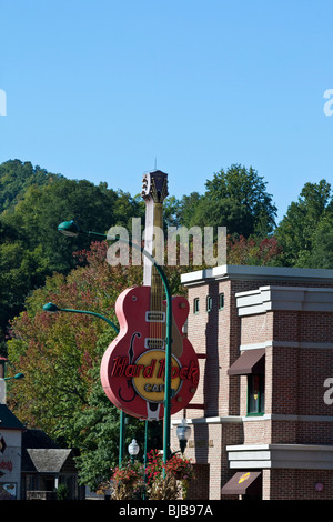 American city Gatlinburg Tennessee in USA exterior of the Hard Rock Cafe restaurant center city North America US daily life everyday hi-res Stock Photo