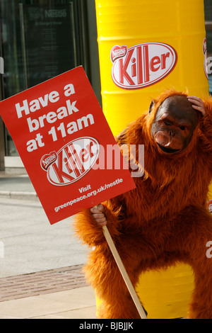 Greenpeace protest outside Nestle HQ Stock Photo