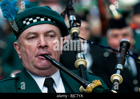 A piper playing the bagpipes during the St Patricks Day Parade in Stock ...