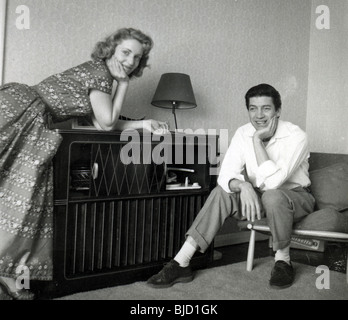 MICHAEL HOLLIDAY  - UK pop singer (1924-1963) with his wife about 1956 Stock Photo