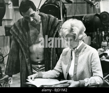 DORIS DAY studies her script watched by Rock Hudson on the set of their  1962 film Lover Come Back Stock Photo