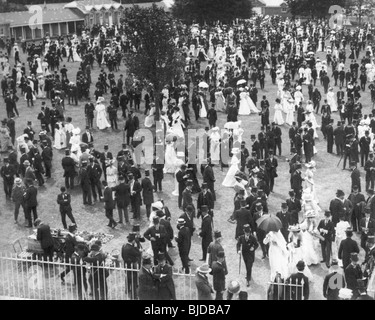 ROYAL ASCOT - Fashionable racegoers in The Paddock about 1912 Stock Photo