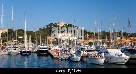 Porquerolles, Provence, France. View across harbour to the village and hilltop Fort Ste-Agathe. Stock Photo