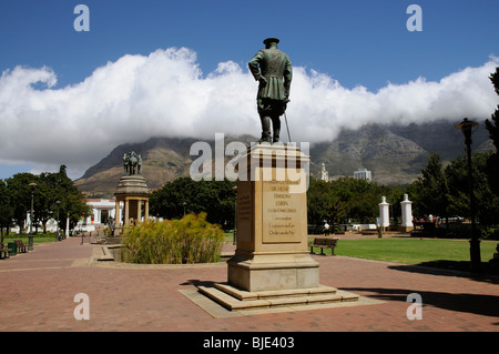 Company's Garden in Cape Town's city centre with a backdrop of Table Mountain covered in cloud Stock Photo