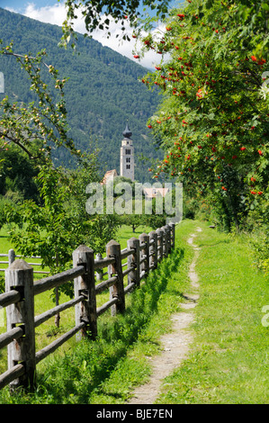 Riverside path to church of San Pancrazio beside the Mediaeval walled town of Stadt Glurns, Glorenza. Val Venosta, Italian Alps Stock Photo