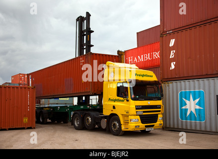 Freight liner Haulage. Freightliner DAF MV3088 Truck at Container Yard, Middlesbrough, Teesside, Yorkshire, UK Stock Photo