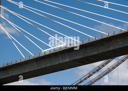 PENOBSCOT NARROWS BRIDGE: this cable-stayed Route 1 Bridge crosses the Penobscot River near Bucksport, Maine Stock Photo