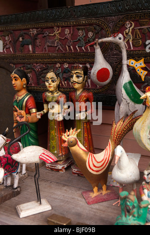 India, Kerala, Kochi, Mattancherry, Jewtown, tourist shops window displaying fake antique figures Stock Photo