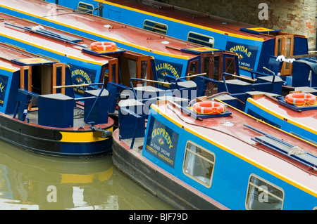 Narrowboats being prepared for hire at Heyford wharf on the Oxford canal Stock Photo