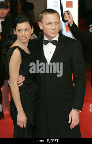 DANIEL CRAIG & SATSUKI MITCHELL ORANGE BRITISH ACADEMY FILM AWARDS ROYAL OPERA HOUSE COVENT GARDEN LONDON COVENT GARDEN LOND Stock Photo