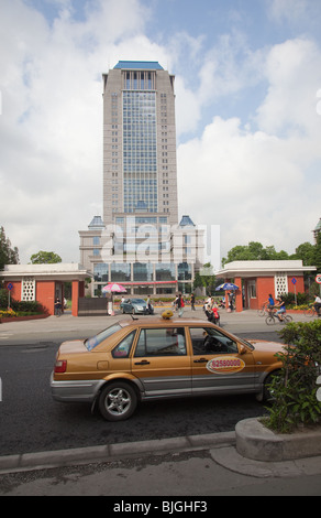 Guanghua Twin Towers, Fudan University, Shanghai, China Stock Photo