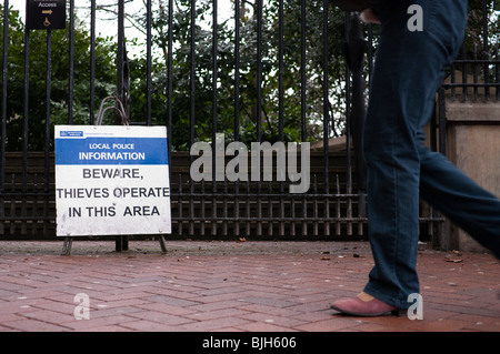 A police warning sign that thieves operate in this area Stock Photo