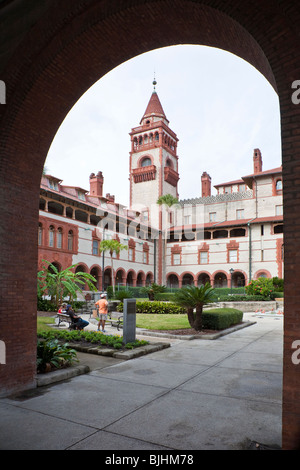 Visitors in courtyard of Flagler College, an historic liberal arts school built by Henry Flagler in St. Augustine, Florida Stock Photo