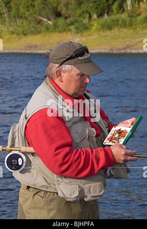 New Brunswick, Canada, Miramichi River fishing guide Rodney Colford selects a fishing fly for Atlantic Salmon Stock Photo