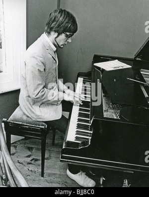 MANFRED MANN - UK rock group leader at his Blackheath, London, home in September 1966. Photo: Tony Gale Stock Photo