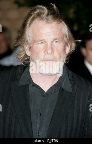 NICK NOLTE HOTEL RWANDA FILM PREMIERE ACADEMY OF MOTION PICTURE ARTS BEVERLY HILLS LOS ANGELES U 02 December 2004 Stock Photo