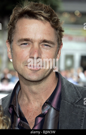 JOHN SCHNEIDER POLAR EXPRESS WORLD PREMIERE CHINESE THEATRE HOLLYWOOD LOS ANGELES USA 06 November 2004 Stock Photo