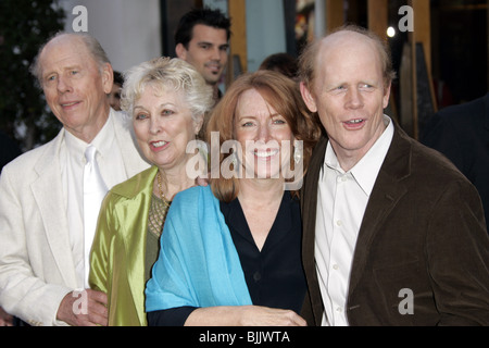 RANCE HOWARD WIFE WITH CHERYL & RON HOWARD CINDERELLA MAN WORLD PREMIERE UNIVERSAL CITY WALK BURBANK LOS ANGELES USA 23 May Stock Photo