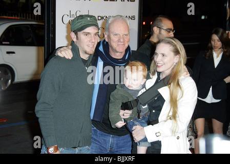 MALCOLM MCDOWELL KELLEY KUHR BECKETT & CHARLIE IN GOOD COMPANY FILM PREMIERE CHINESE THEATRE HOLLYWOOD LOS ANGELES USA 06 D Stock Photo