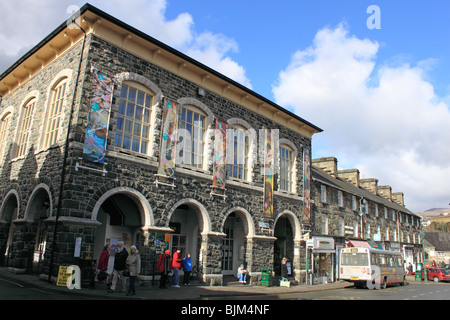 Tŷ Siamas folk music heritage centre and shops, Eldon Square, Dolgellau town centre, Gwynedd, north Wales, Great Britain, UK Stock Photo