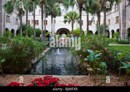 St. Augustine, FL - Jan 2009 - Tourists in courtyard garden at historic Alcazar Hotel in St. Augustine, Florida Stock Photo