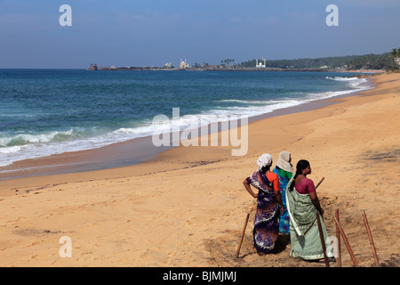 Indian women on the sandy beach south of Vizhnijam, Malabarian Coast, Malabar, Kerala state, India, Asia Stock Photo