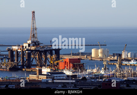 Oil platform rig anchored in the port of Cape Town South Africa Stock Photo