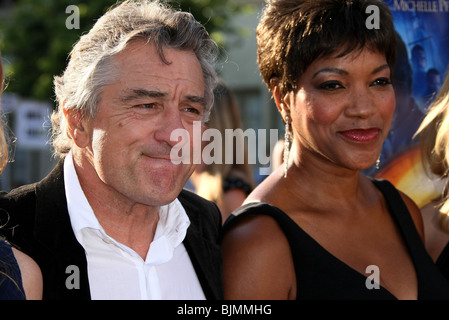 ROBERT DE NIRO & GRACE HIGHTOWER STARDUST LOS ANGELES PREMIERE PARAMOUNT STUDIOS HOLLYWOOD LOS ANGELES USA 29 July 2007 Stock Photo