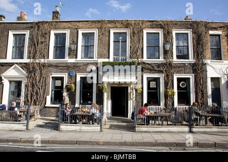 The Albion public house, Barnsbury, Islington, London Stock Photo