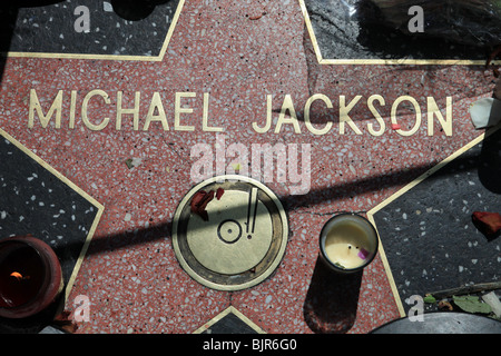 MICHAEL JACKSON STAR MICHAEL JACKSON'S WALK OF FAME STAR VIGIL HOLLYWOOD LOS ANGELES CA USA 01 July 2009 Stock Photo