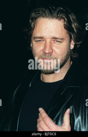 RUSSELL CROWE 'A BEAUTIFUL MIND'FILM PREMIER LOS ANGELES USA 18 December 2001 Stock Photo