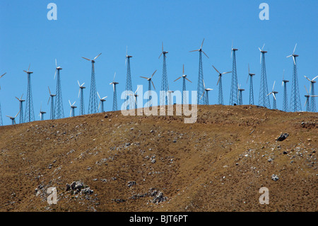 Wind turbines at the Tehachapi Wind Farm (2nd largest in the world) at sunset, Tehachapi Mountains, California Stock Photo