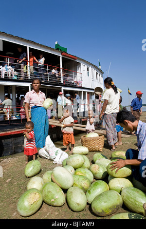 Watermelons. Pakokku jetty. Boat Mandalay-Bagan. Myanmar Stock Photo