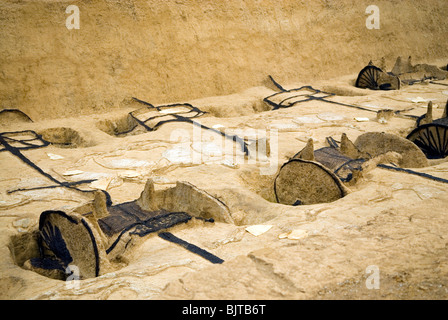 Excavations at the 2300 year old tombs of Xiongjia Zhong, 40 km from Jingzhou. Hubei province, China. Stock Photo